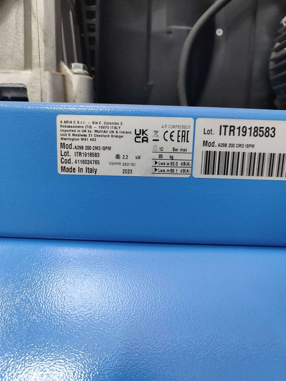 كمبريسر ايطالي سنكل مستعمل شهرين للبيع السعر مليون وميه رقم الموبايل ***********
