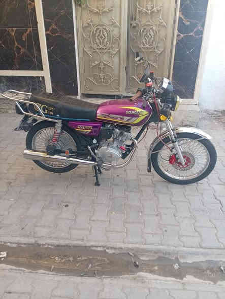 دراجة يراني نوع تايكر للبيع
الدراجة ما صارلهة شهر من نزلتهة زيرو 
موديل 2025 السعر 650 وبيهة مجال 
***********
***********
