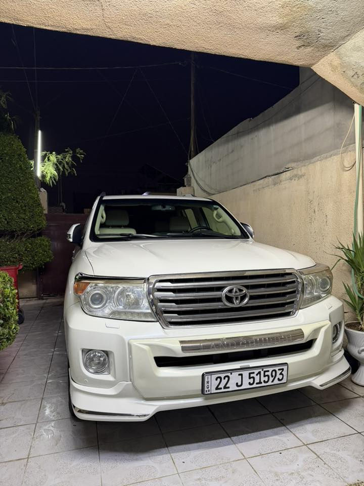 لاندكروز ٢٠١٣ ماشي ٢٠٤ الف كيلو  حقيقي مكينة ٨ سلندر موصفات vxr فول ١/١ سيارة حيل جديدة ما يريد دينار مصرف مكفولة من صبغ فقط بيها تعديل ٢ اصغار
 مكينة وكير شرط ما مفتوح سعر 400 يعني 4 شدات مكاني كركوك *********** خاص ما أجاوب إذا مو شراي لا تعلق
