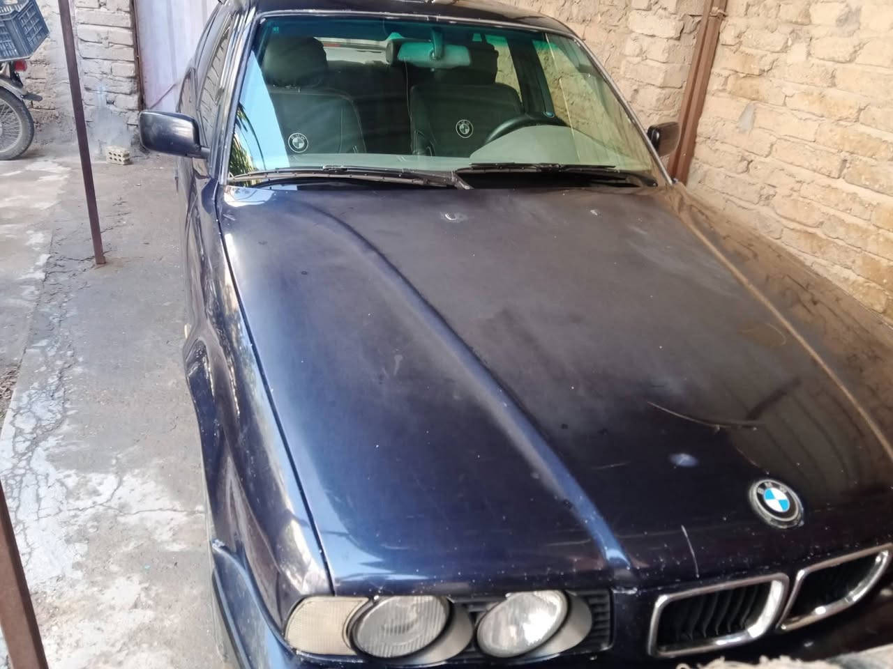 للبيع سياره بي ام دبليو موديل ١٩٩٥ محرك ٦ سلندر ٥٢٥ مسكر عدل لون نيلي  تخم تاير وصدر نظيف دبل كمبيوتر وبرده خلفيه وتبريد شغال ثلج السيارة بأسمي وتحويل مباشر رقم بغداد الغزاليه مكان السياره في الحله السعر ٧٧$  للمعلومات الاتصال...
***********
