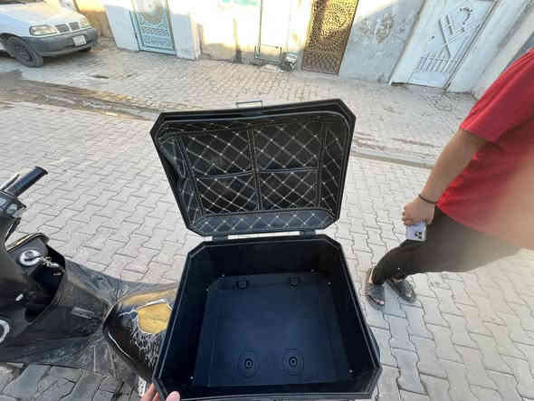 صندوق نضيف للبيع قيم ب الي يرضي الله واخذه مكانه الحريه ***********
