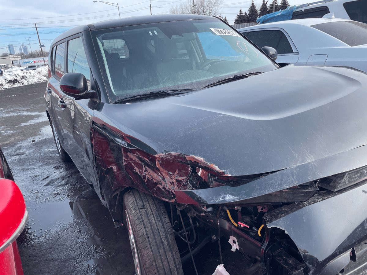 كيا صول 2025 البيع 100ورقه  تستلم خارج ميناء ***********
