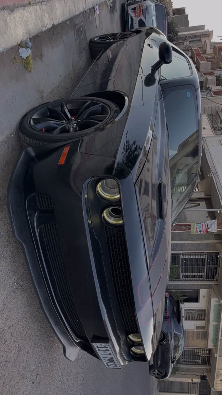 السلام عليكم 
جالنجر اسود موديل ٢٠١٦ /  ٦سلندر /٣٦٠٠
بدون صبغ بدون ايرباك 
رقم بغداد سنويه ولوحات جدد 
شاشه جبيره 
وشفتات ستيرن 
وباقي المواصفات معروفه 
ماشيه ١١١
بس مبدل بيها محرك مال ٢١
حادثها موضح بالصور بيها تبديل بنيد فقط نفس اللون وخشم الجاملغ بارد 
لاشاصي ولا لغد 
السعر: ١٤٦ وبيها مجال 
العنوان: بغداد الدولعي 
للاستفسار: ***********
