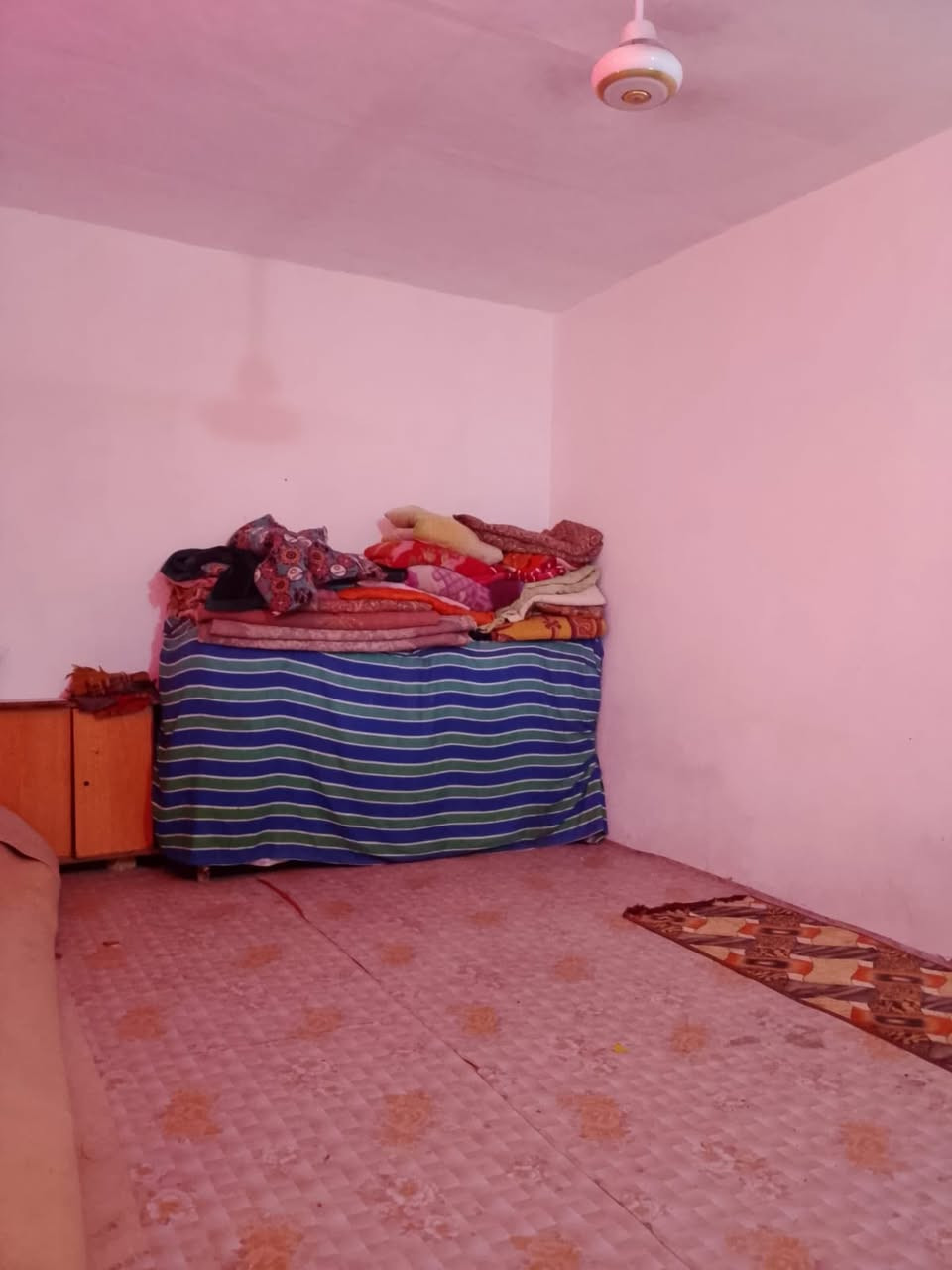 السلام عليكم 
بيت للبيع مكانه حي بجاي المساحة 260 متر 
قرب حي الامام الصادق 
كافة الخدمات موجوده 
يحتوي البيت على 3 غرف نوم و صالة و استقبال و صحيات و مطبخ حار و بارد 
بناء طابوك صارلة سنتين   

‭٠٧٨٤ ٢٣١ ٥١٠٤‬

‭٠٧٨٩ ٣٤٩ ٧٨٦٤‬
