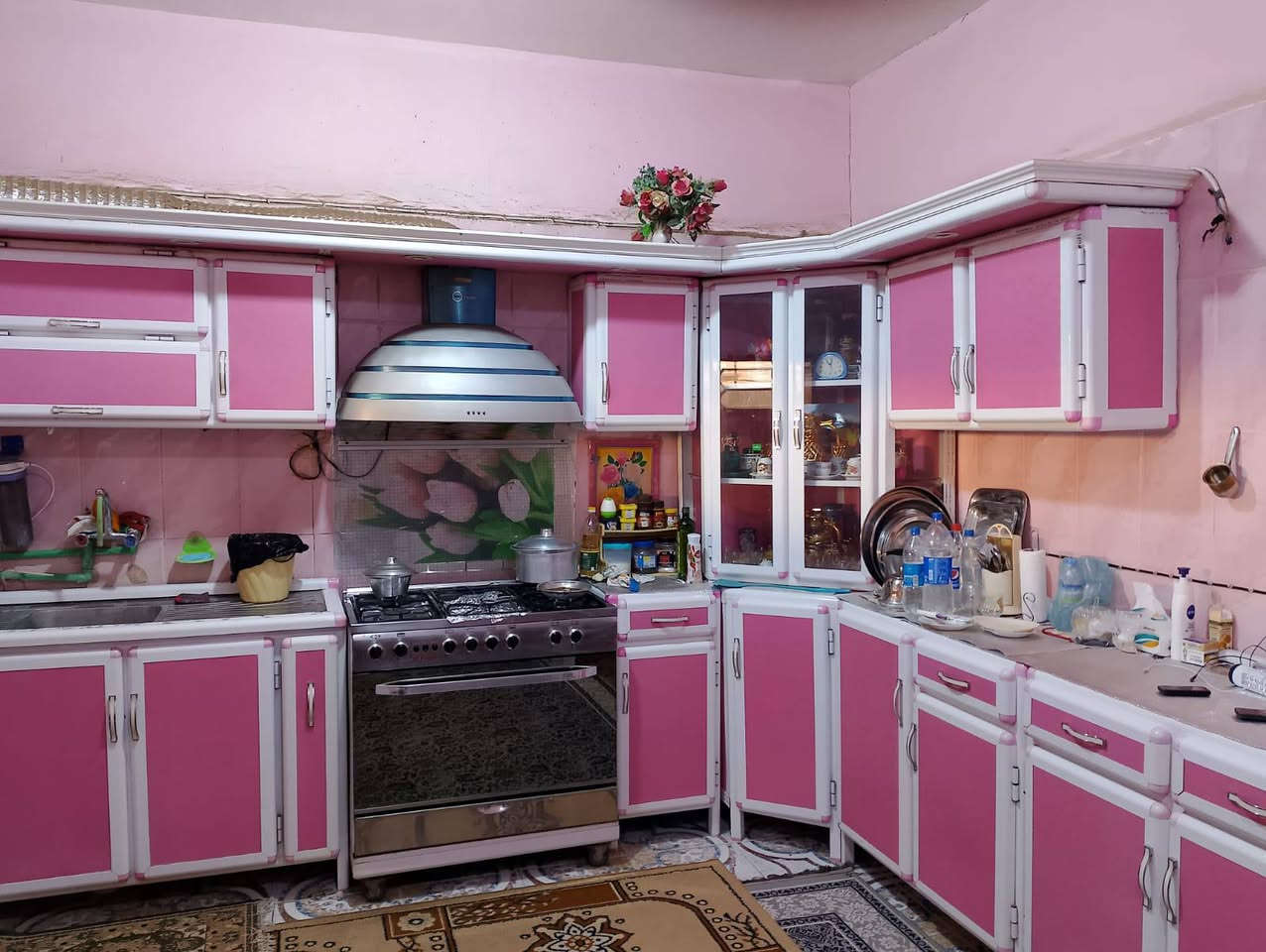 السلام عليكم 
بيت 200م طابو صرف مقابل ساحة خدمات 
في منطقة الجربوعية الثانية 
يتكون البيت من غرفتين وصالة 
 وستقبال ومطبخ وصحيات 
 داخليه وخارجيه وطارمه ومحل 
السعر 78 أي استفسار مراجعة مكتب 
الحي للعقارات والمقاولات العامة او الاتصال 
(***********) واتساب ملاحظة نسعى لخدمتكم ومستعدين لعروض عقاراتكم ونسوق حسب طلبكم
