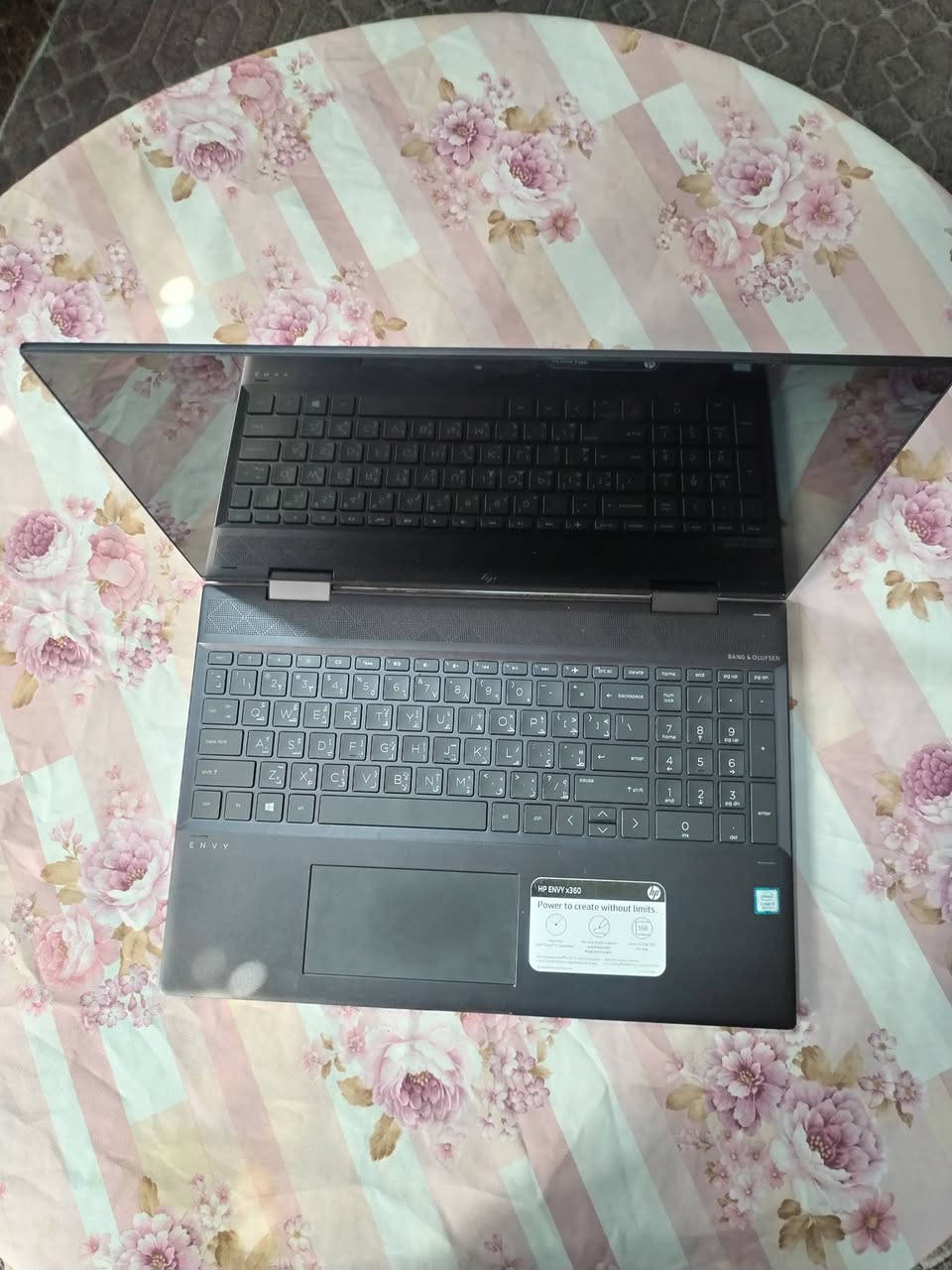 السلام عليكم ورحمة الله وبركاته
لابتوب hp envy x360 للبيع، 

موديل الجهاز :HP ENVY x360
المعالج: Intel Core I7-8565u 
الرام: 8GB DDR4 قابل للترقية 
التخزين: 1TGB ssd  قابل للتطوير 
كارت داخلي: Intel UHD
الشاشة: 15.6 إنج FULL HD IPS  الوان حقيقية عالية الوضوح 
الصوت: B&O
البطارية :12v 70w تدوم حتى 9 ساعات عمل متواصل
(البطارية 100%)
قابل للطي 360 درجة 
شاشة لمس ويحتوي على تابلت مود 
يدعم جميع الاقلام الذكية
اللون: اسود 

مفيد للمونتاج والبرامج الهندسية مثل AutoCAD وSolidWorks و برامج ال3d مثل 4D Cinema و بلندر 
والرسم و برامج ادارة المعلومات .
السعر: 650٫000 دينار
📍المكان: بغداد 
📩 التواصل : ***********  او خاص
