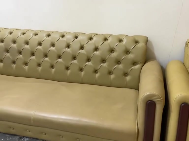 شوفولي هل تخم المكتبي تخم ونص شوفولي جماله نضيف مامستخدم هواي شهر بس السعر  600💯
للستفسار واتساب او خاص  ***********‼️
