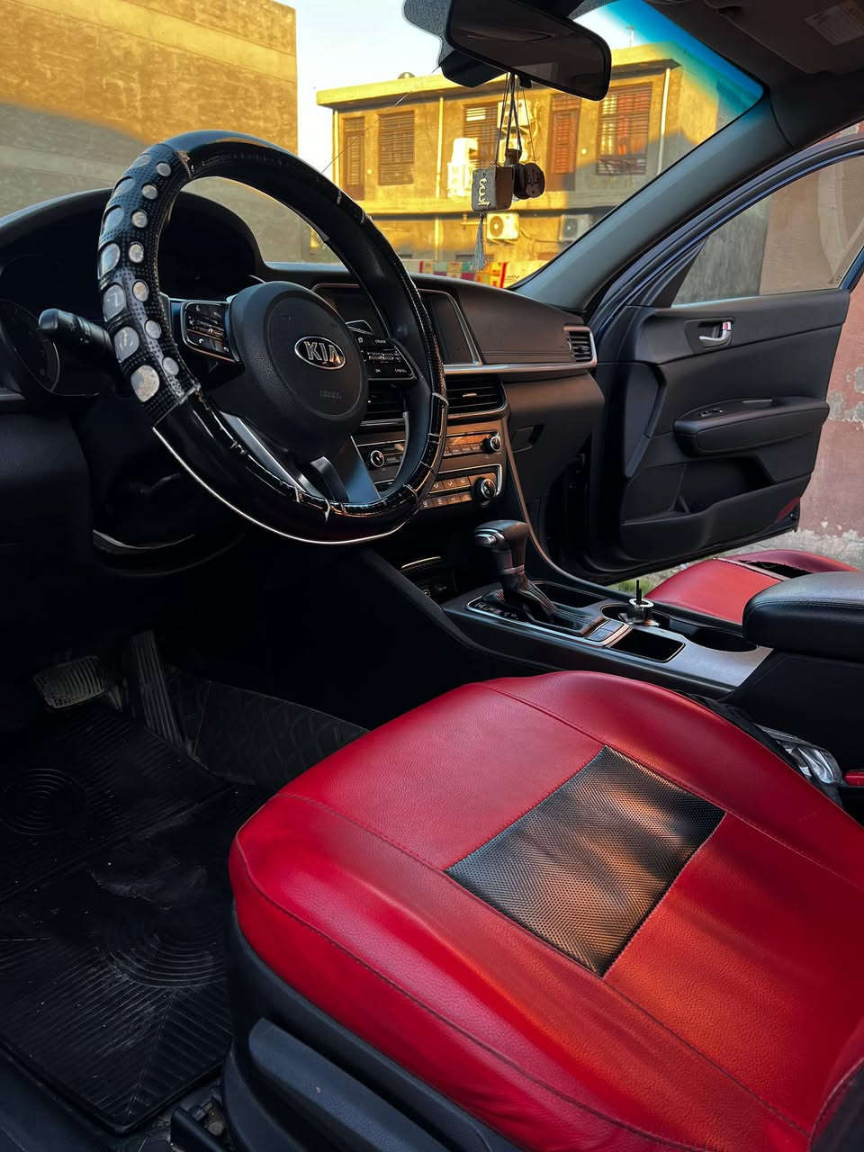 السلام عليكم
كيا اوبتما موديل ١٩ وارد أمريكي ماشيه ٩٥ الف ميل حادثها جنطه مثل مامبين بالصور وبيها جاملغ يمنه صبع وشويه بارد  جاملغ يسره  مواصفات fe معروفة 
سياره خير من الله كير ومحرك مكفولات رقم اربيل شرط تحويل 
السعر ١٤٥٠٠ وبيها مجال العنوان بغداد الدوره للاستفسار الاتصال على الهاتف 
***********
