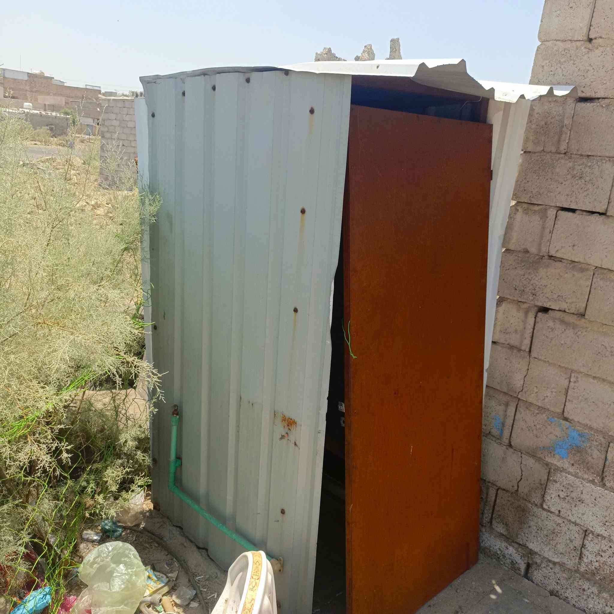 بلاجكتور واحد صغير واحد جبير باب مال تواليت كامل جام خانه هم كامله كرويته وعدي تخم كامل و جام خانه ترهم محل ترهم حلاق ترهم كلشي ***********
