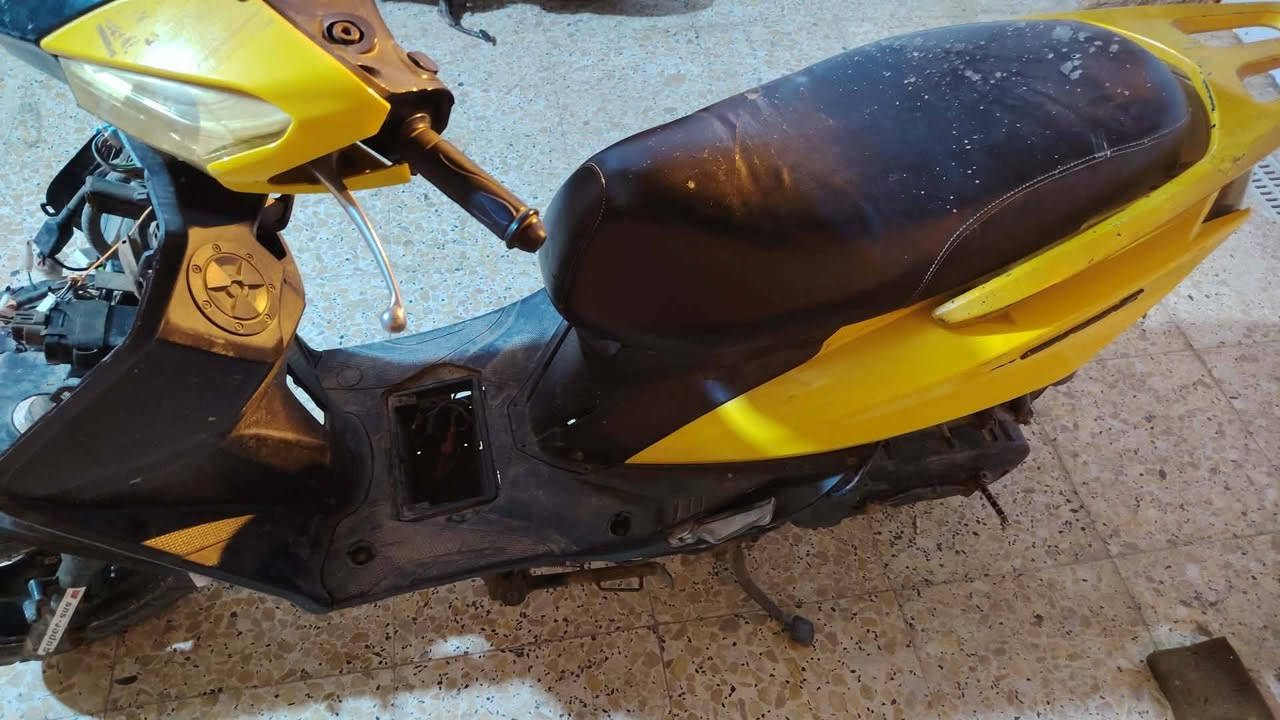 السلام عليكم دراجة سكنس شمعة صيني مفتوحة بدون أوراق السعر 125 وبيها مجال وهذا رقمي ***********
