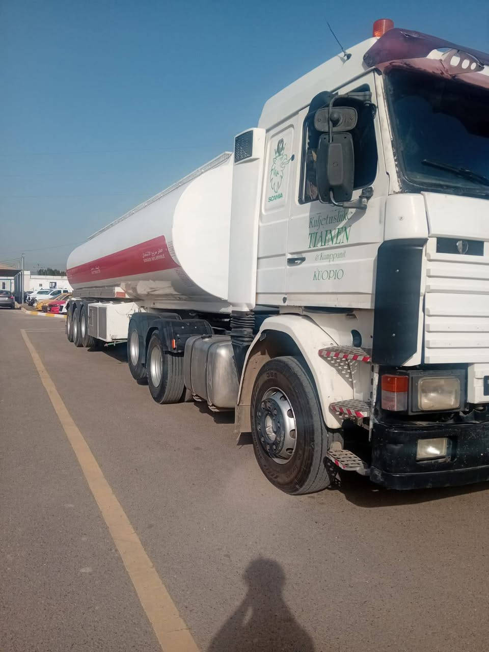 سلام عليكم سكانية للبيع بس الراس مديل 94 سنكل خلفي مزوج بلادي رقم نكليزي سيارة خير من  الله السعر 200 وبيها مجال رقم الهاتف ***********
