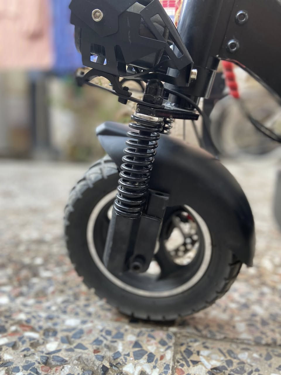 سكوتر للبيع سكوتر فول الفول بطاريات ليثيوم الشحنه الوحده تمشي45كيلو السعر350الف وبيها مجال عنواني بغداد السيديه للاستفسار***********وتساب
