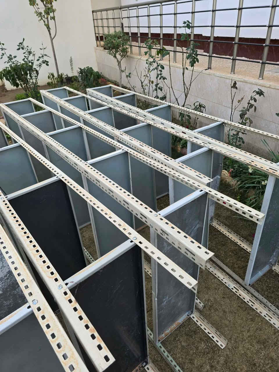 السلام عليكم مكلف به النشر رفوف محل البيع زائد ميز كما موجود بصوره الاتصال ***********
