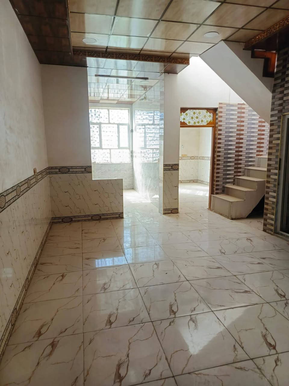 الدار الايجار مساحه 100 متر ملحق قريه غدير بيت نظيف خاص الايجار الاستفسار أكثر ***********
