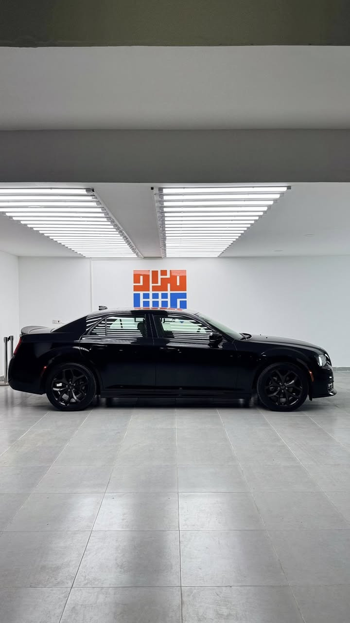 كرايسلر S300 
موديل 2022 
50,000mi
كلين تايتل بدون دعم و صبغ 
. بانوراما سلايد 
. دبل لحيه بلادي 
. رادار جانبي 
. نقطه عمياء
.شاشه جبيره 
.كاميرا خلفي 
.حساس دعاميه امامي و خلفي 
. سماعا الباين بل سندوق
.تدفئ كشن 
السيارا فول فول عدا رازار الجبير 
السيارا نضيفه و ما بي اي دعم او صبغ او معجون 
سيارا بل واقع احلا و انضف 
مكان السيارا دهوك 
اي ستفسار تواصل على رقم ( ***********)
واتساب ايضن موجود اي ستفسار  خابر على رقم
