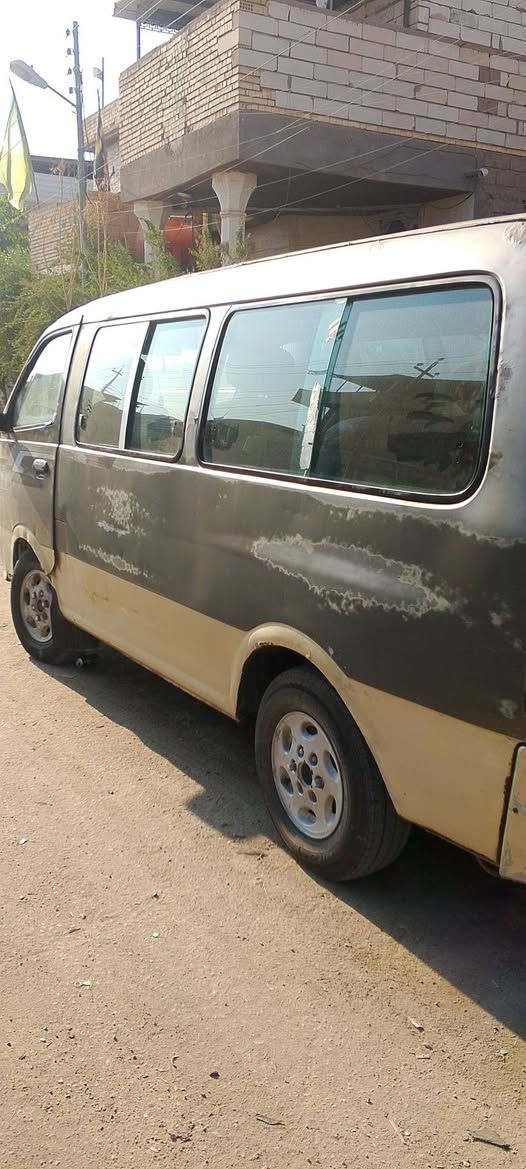 سلام عليكم بريجو 2001 رقم نكليزي بصر بسمي سنويه ال30 مصفره مكينه وكير وكسن وتخم تاير  مشط جديد رديتر جديدة بتري جديد اشير جدد سيارة جاهزه شواصي بس الوره معمرات شقل مضبوط السعر 50 مجله بصيط الشراي يتصل على الرقم مكلف بلنسر مكان بصر 
***********
