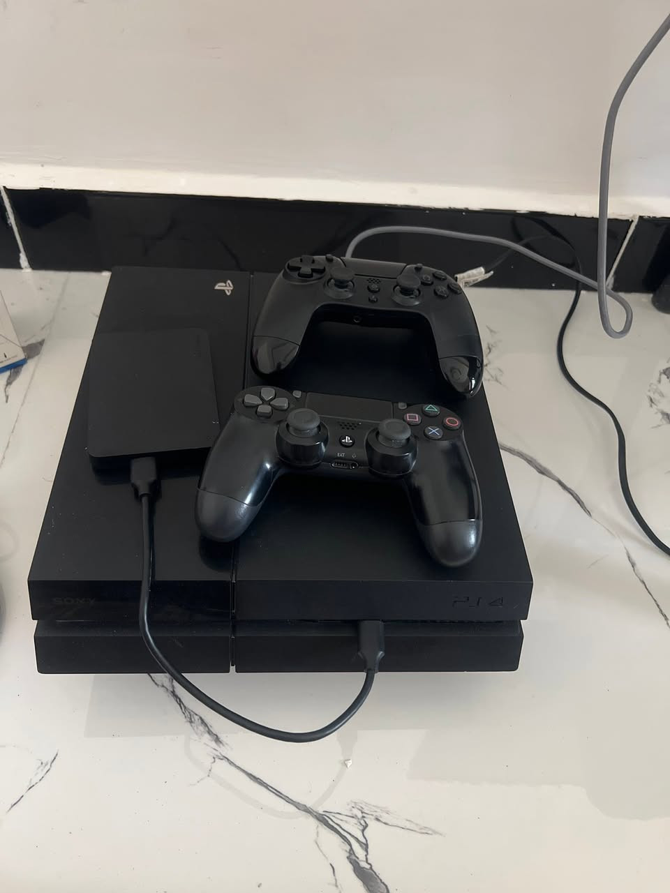 هارد ماركة توشيبا 2 تيرا
بي تقريبا 50 لعبة ps4
فتحه 3.0


**إذا كنت صاحب هذا الإعلان وتريد حذفه لأي سبب، رجاءا أرسل رسالة إلى الدعم الفني**
