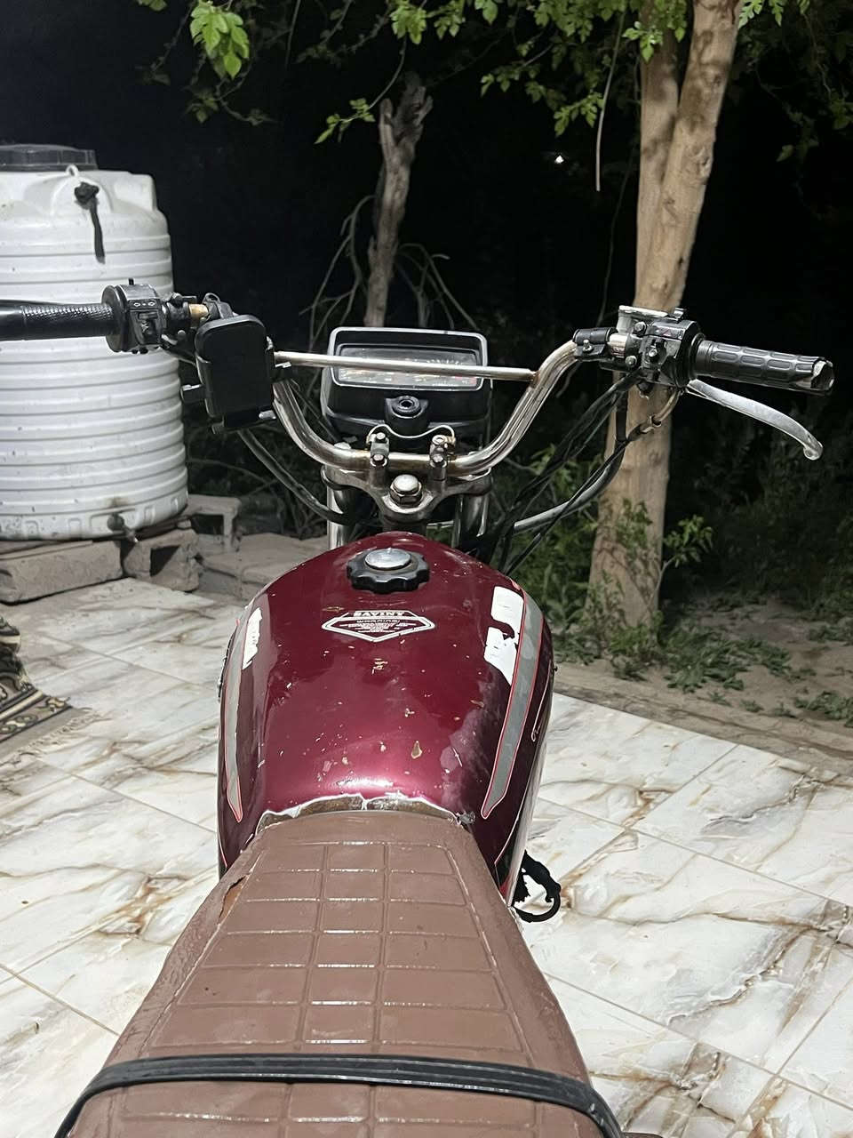 السلام عليكم دراجه سيفان موديل 21الدراجا يرادلها ترتيب بسيط كابريتا جديدا 
السعر 350وبيهامجال حك الجيه مكاني الاسود ***********
