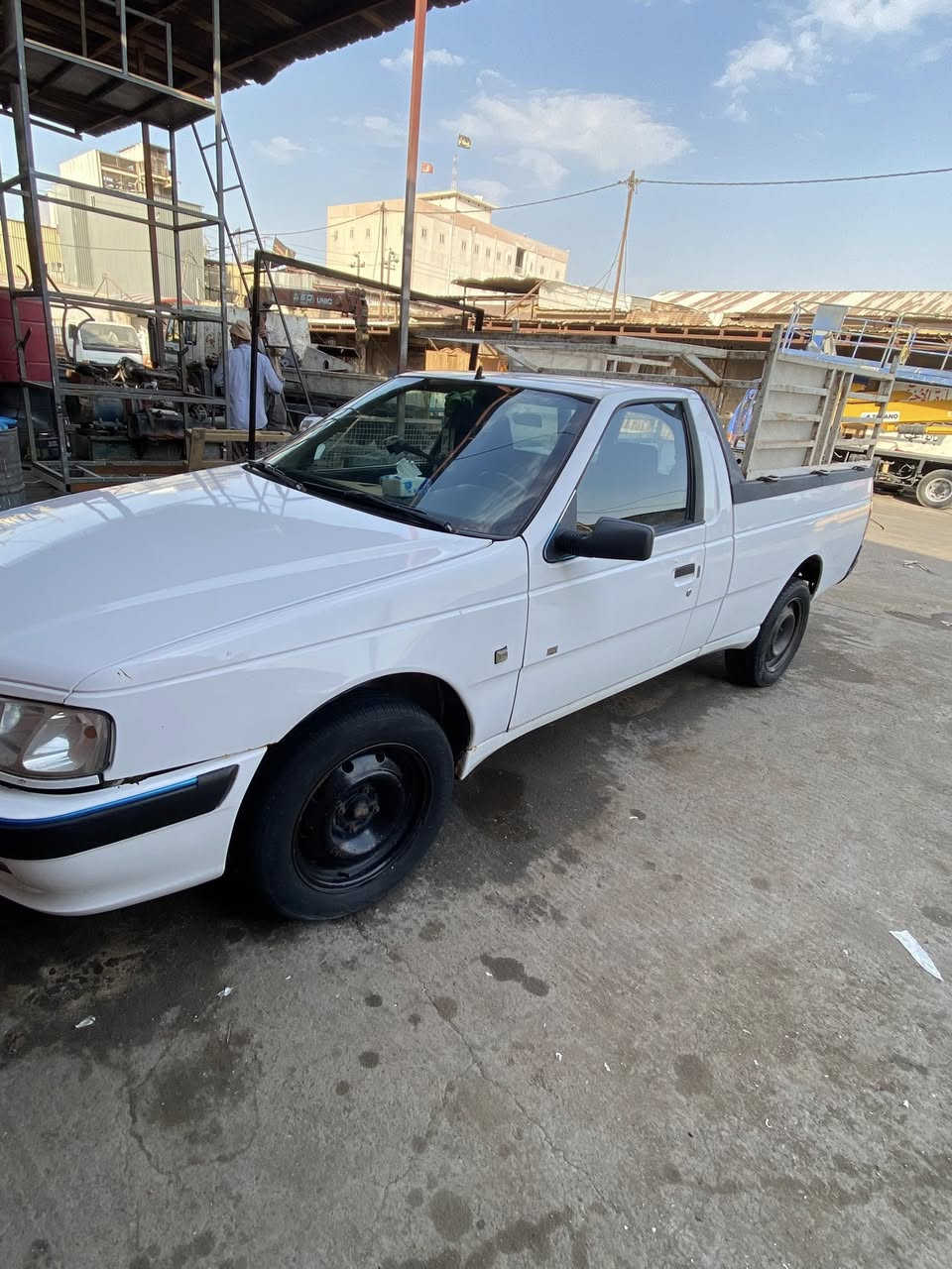 السلام عليكم ورحمة الله للبيع بيكم نوع اريدو 2016رقم بصره مكينه حلوه كير عادي سنويه صار أربع شهور من انتهت راعيها جيرانه تبريد تدفئه كهرباء كلشي شغال سياره اقتصاديه مكاني البصره رقم الهاتف ***********
