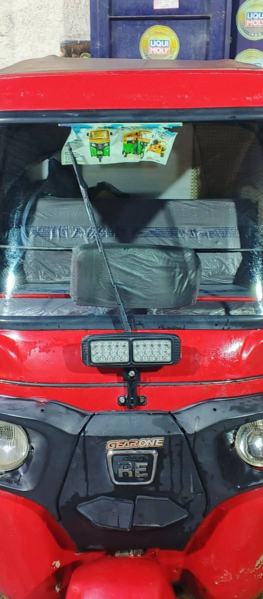 سلام عليكم تكتك 19 شهر 2 رقم وسنونه تحويل ثاني يوم تكتك جهزه كبل الشارع ربع ما ذب علي مكينه مال عشرين بيه معمره دوس بس وبه مكان صبغ السعر 5250 وبه مجال حك جيه وهاذ رقمي *********** المكان حي طارق الوصط
