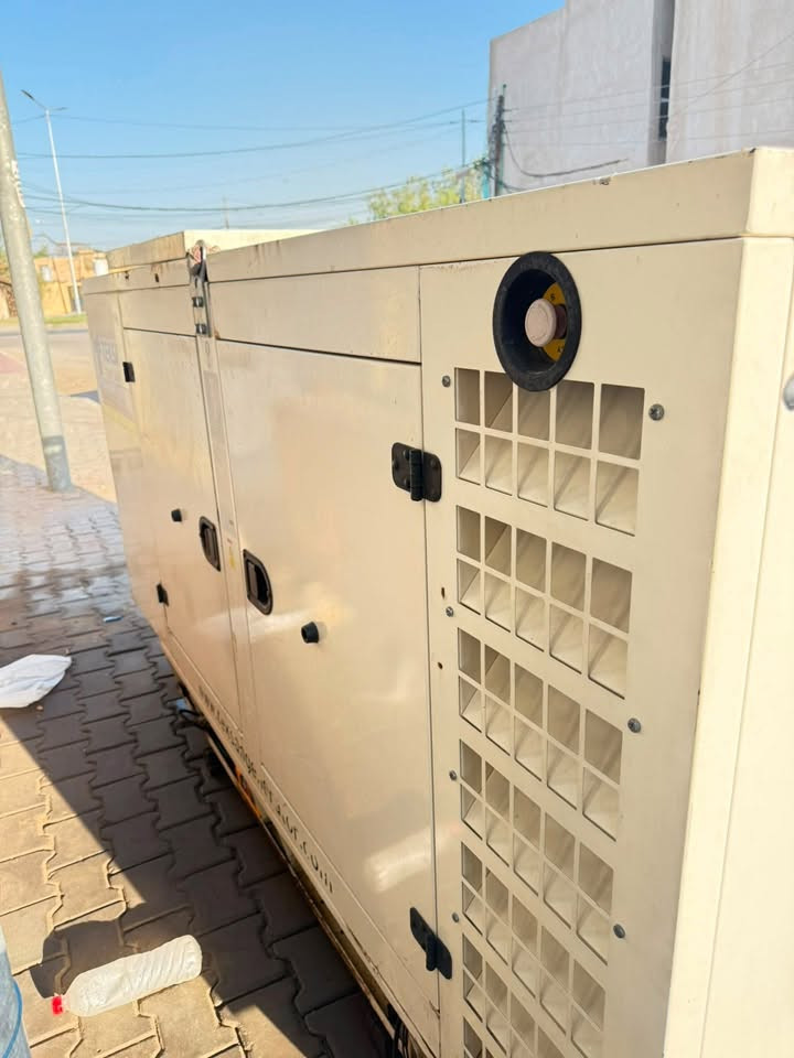 حجمه 80 KV بيركنز انكليزي اصلي على وضعيت الوكاله ما ملعوب بيه
مكاني كربلاء غير متواجد على الفيس 
رقم الهاتف : ***********
