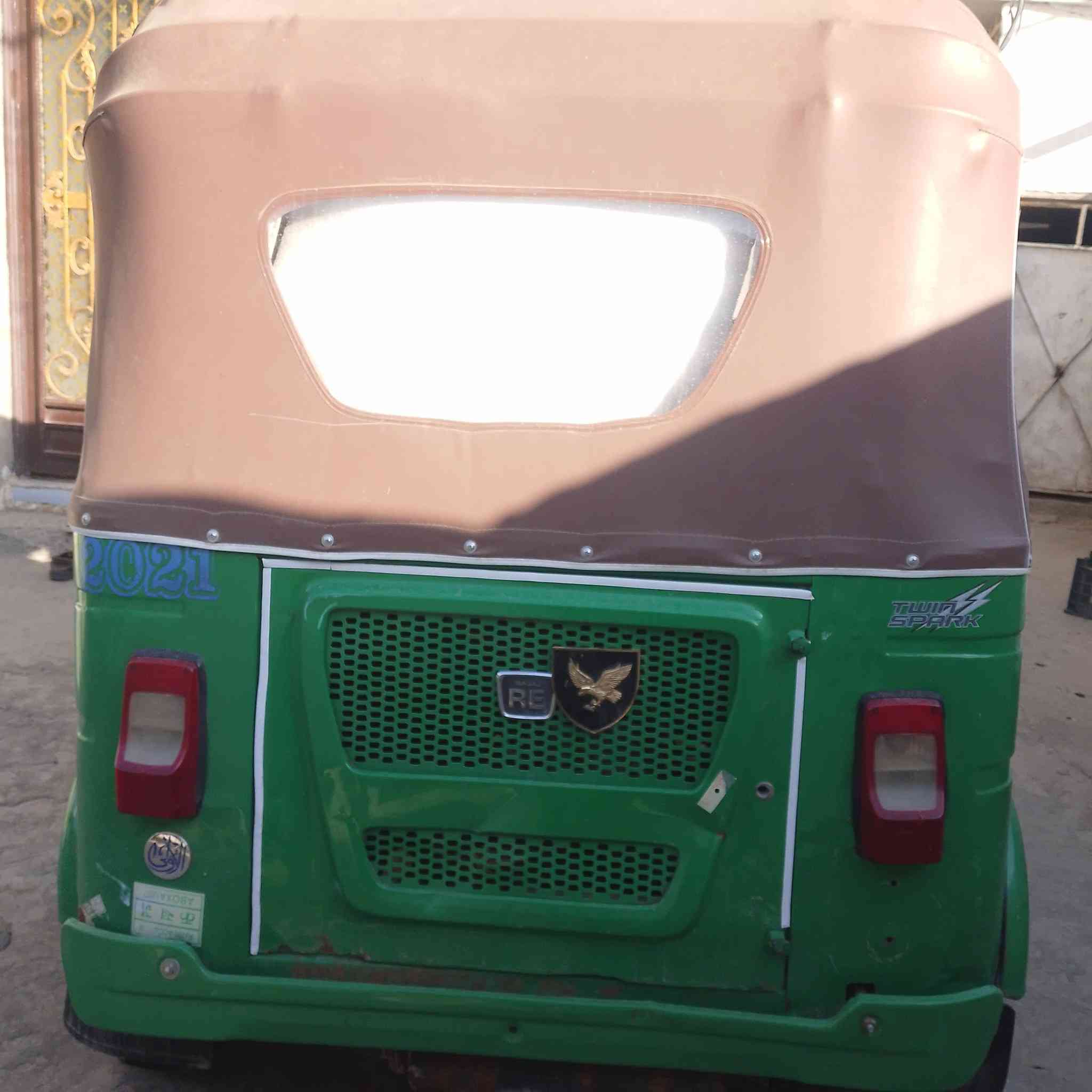 السلام عليكم تكتك واحد عشرين
رقم ديالى لوحات نكليزي  ما طالعة لباب  لبيع ***********
