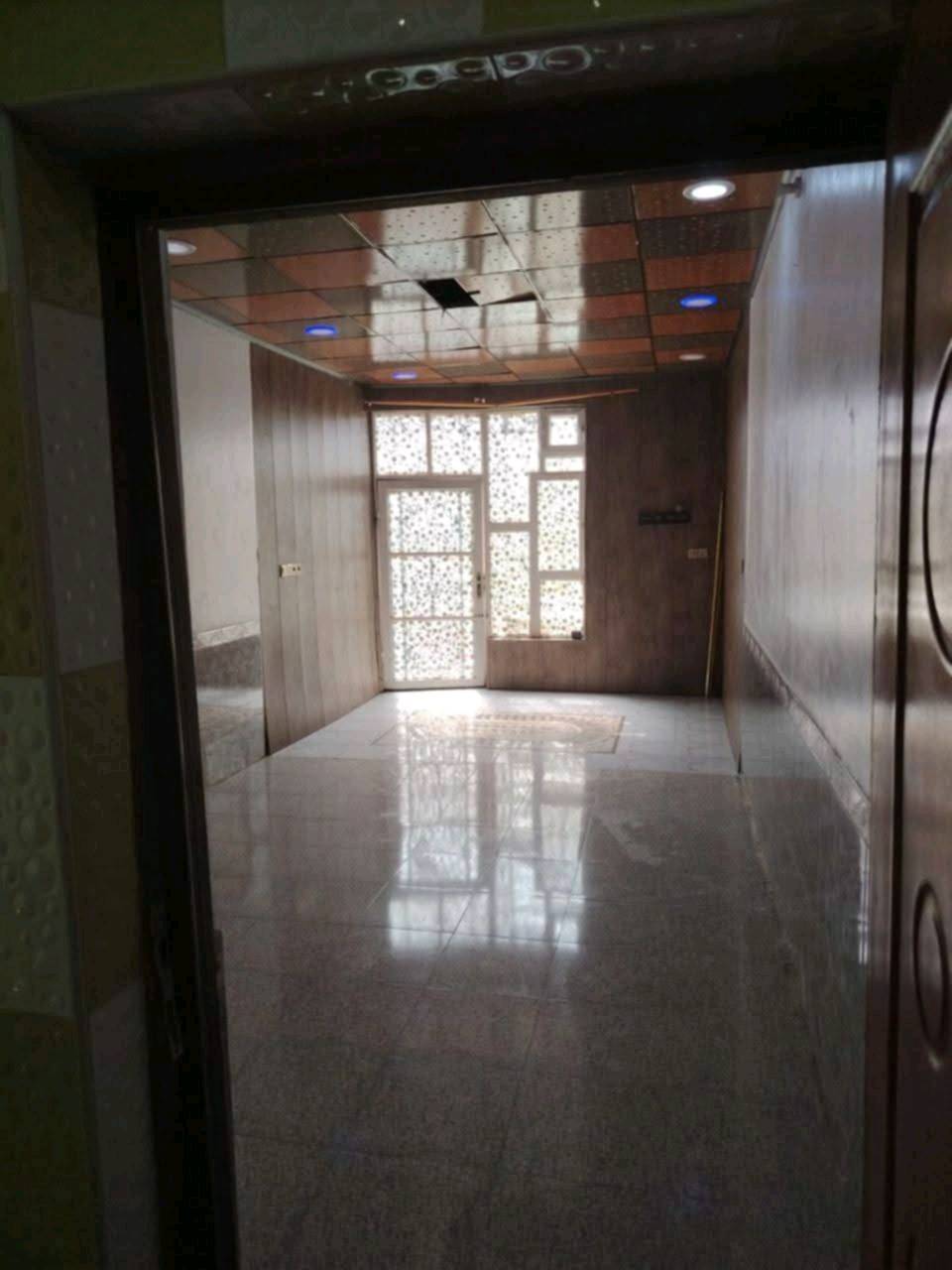 🛑 دار للإيجار

💰 سعر الإيجار: 400 ألف دينار شهريًا
⚠️ ملاحظة: يتم دفع إيجار أول ثلاثة أشهر مقدمًا.

📍 الموقع: النجف الأشرف – حي الميلاد
قرب سايدين ميلاد نصر
شارع الجنة – عمود 94
🚩 الدار واقعة على شارع الجنة مباشرة

📐 المساحة: 100 م²
🏠 الطابق: طابق ونصف

🔹 الطابق الأرضي:
غرفة – صالة – مطبخ – استقبال – صحيات داخلية – صحيات خارجية

🔹 الطابق الثاني:
غرفة – صالة – سطح

✨ مواصفات الدار:
بناء جديد ونظيف جدًا
سيراميك
سقوف ثانوية
سخان ماء
ماطور
عدد (2) تانكي ماء

🌟 مناسب للعوائل وموقع هادئ وقريب من الخدمات.

📞 للاستفسار:
***********
***********