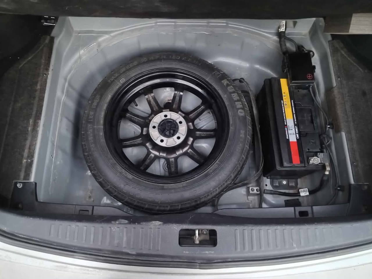 للبيع – Hyundai Genesis 2013
🚘 رقم السيارة: بغداد
📞 رقم : ***********

🔹 المحرك: 6 سلندر 3800cc GDI
🔹 محرك وكير خير من الله – فول مواصفات

المواصفات:
✔ تحكم بالستيرن
✔ مرايا كهرباء
✔ بصمة تشغيل
✔ فتحة سقف
✔️ تبريد
✔️ تدفئة + تدفة كشنات 

الضرر جاملغ الامامي جهة السائق
