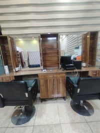 كونتور شعر مع الكراسي بحالة جيدة للبيع يصلح لصالون نسائي ورجالي للبيع ...