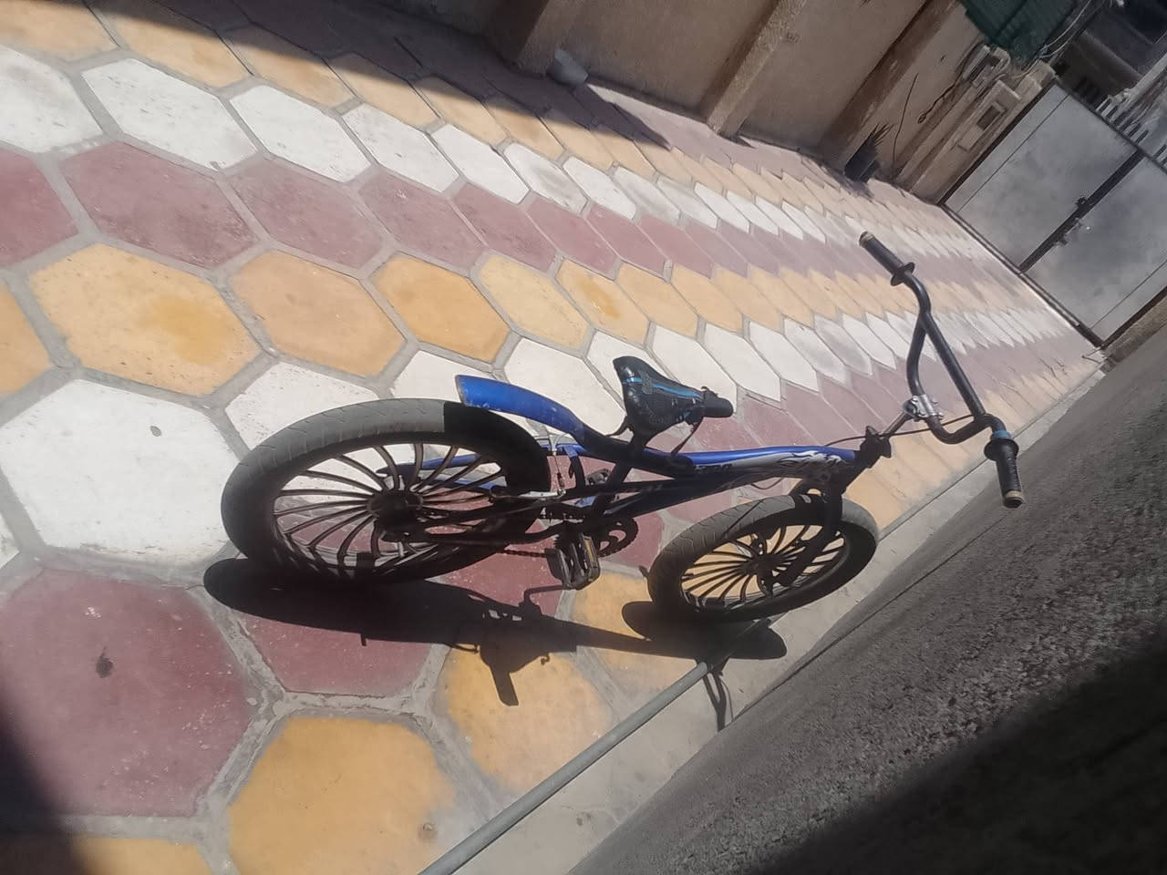 السلام عليكم بايسكل BMX جبلي للبيت السعر 35 التواصل ***********
