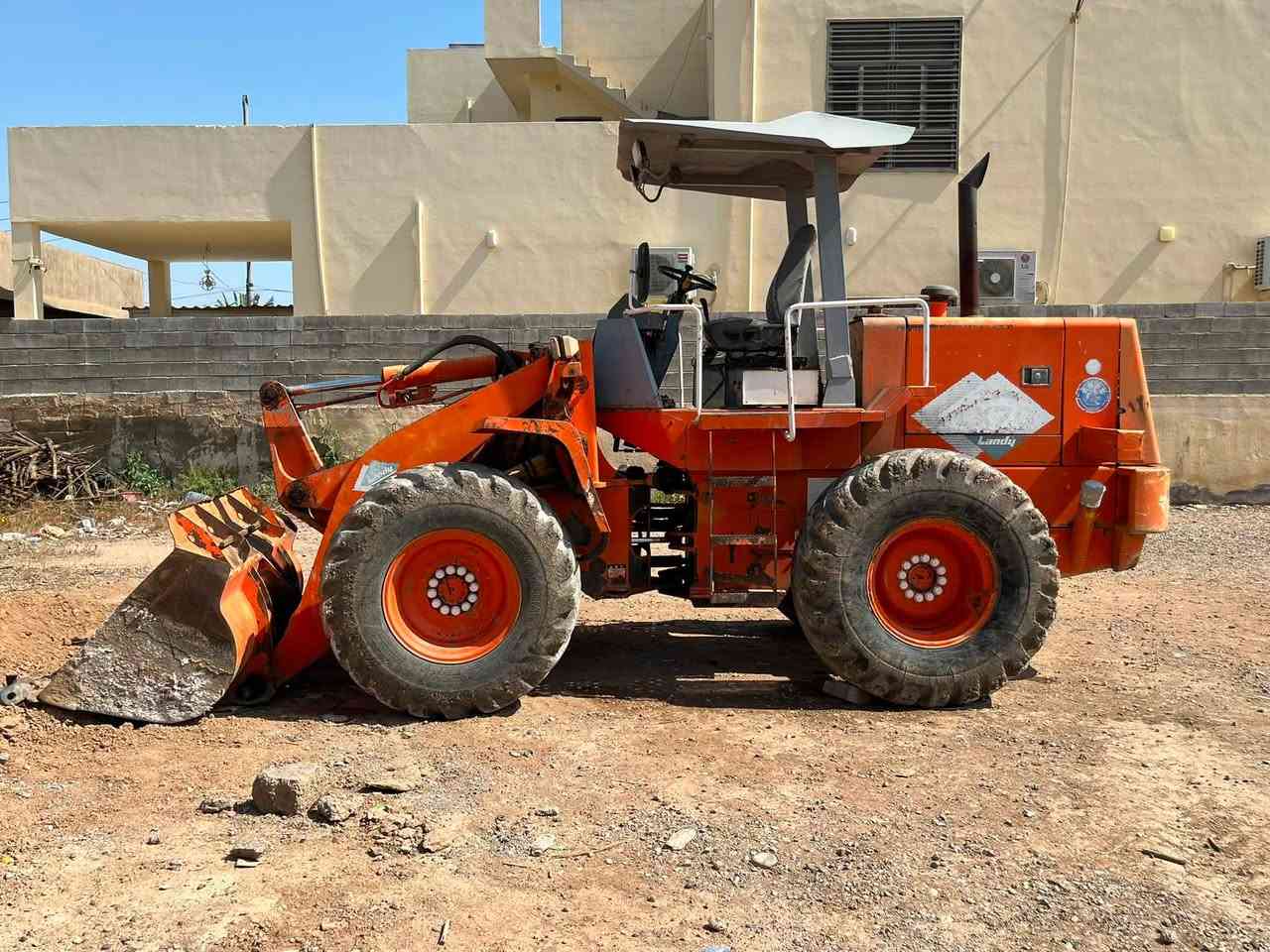 للبيع او مراوس بشفل ازغر حتى لو بوبكات 
***********
