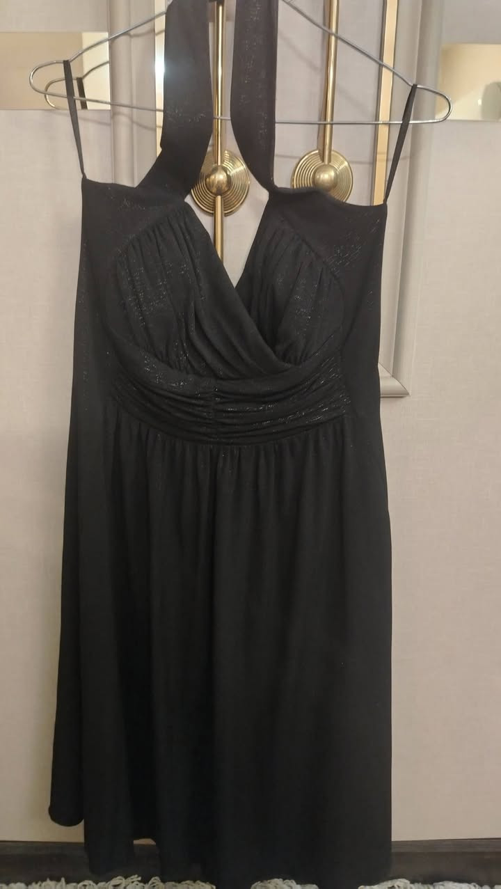 سلام عليكم بنات عندي هاي فساتين و بدلات للبيع منها ملبوس مره وحدة ومنها ملبوس مرتين 
العنوان بغداد الحارثية و ماعندي توصيل


**إذا كنت صاحب هذا الإعلان وتريد حذفه لأي سبب، رجاءا أرسل رسالة إلى الدعم الفني**