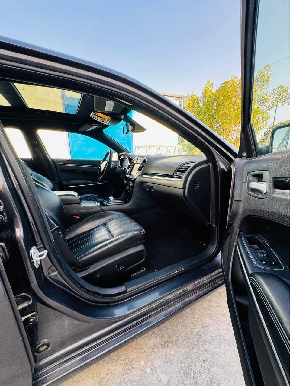 السلام وعليكم للبيع او مراوس  
أوباما(كرايسلر)
2021 S 
 بانوراما 
‎حساس امامي 
‎حساس خلفي 
‎شاشه جبيره

رادار خلفي وجانبي
نقطة عمياء
بصمه تشغيل وابواب 
كشنات جلد اسود
كراسي كهرباء 
تدفئه  كشنات 
تشغيل عن بعد
كار بلي
كامره دواره
تعميم مري
 اشاير مري 
بلاجكتور زنون اصلي 
لايت عالي ناصي زنون 
نظام سبورت
مانع انزلاق 
شفتات ستيرن 
تحكمات ستيرن 
سستم صوت albine 🎧 

ماشيه 67 الف
جاهزه وبدون نقص
 حادثها باب وجاملغ بدون لغد وشاصي بجم كبس

عنوان بغداد حي الجهاد 
السعر 250بيه مجال 
رقم تلفون *********** بغداد, العراق
