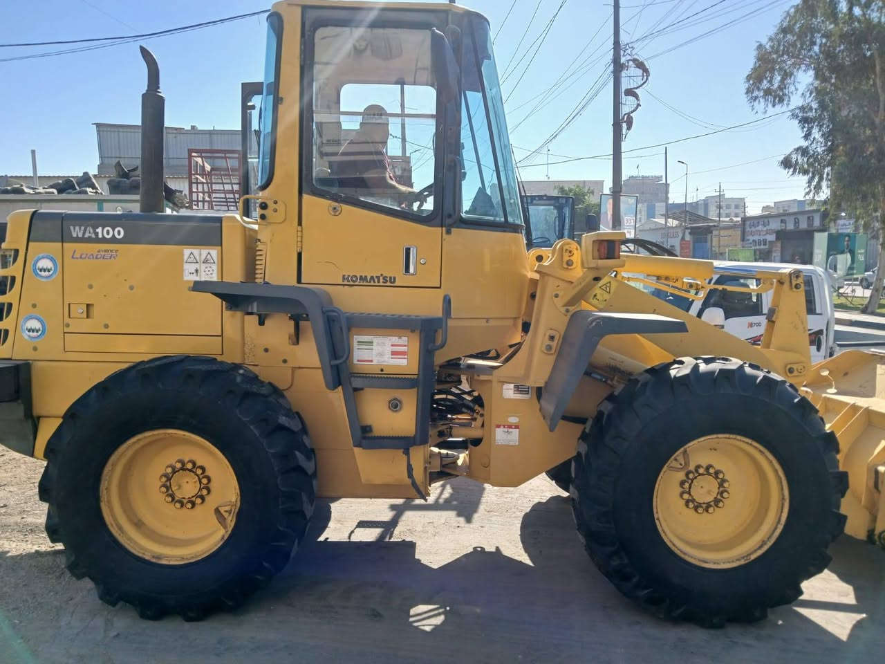 كوماتسو حجم ١٠٠ مكينه ٤ سلندر
كير ميكانيكي وارد ياباني 
مكفول كفاله عامه من الصبغ جاهز لشغل 
تبريد بلادي 
موديل ٢٠١١
دخول جديد ممفيس مامشتغل في العراق 
بغداد النهضة شارع الظلال 
*********** / ***********
