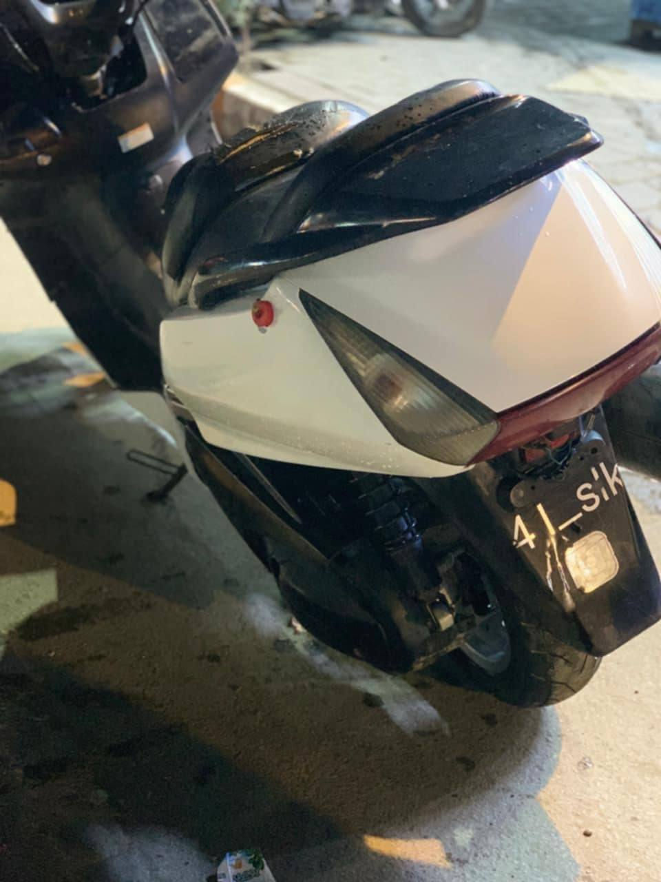 السلام عليكم درجة سلفر  مكينه 400 الدرجة بيه خل ادوس بانزين تطفى بس آني ابيعلك كوم حديد تجي تحمل وتروح سعر 750 وبيه مجال مكاني بغداد مدينة الصدر ***********
