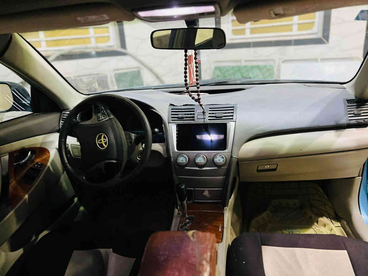 السلام عليكم للبيع: تويوتا كامري 
​الموديل:2007
​الوارد: خليجي 
​المحرك: 4 سلندر (المحرك المرغوب 2400).
​الرقم بصره دولي سنويه 30
 فتحة سقف (سلايد)، شاشة كبيرة، كاميرا خلفية.
​السعر: 88 وبيها مجال 
​المكان: بصره بني منصور 
​للاستفسار : *********** المدينة, البصرة
