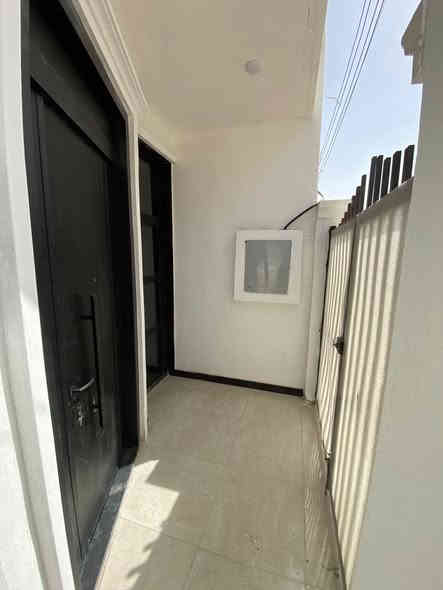 #للبيع 🛑🛑🛑
دار بمساحة  100م طابقين واجهه 6 وربع ونزال 16 
محتوياتة: 3 غرف نوم + أستقبال + مطبخ +2 صحيات 
حديث فول مواصفات من الداخل 
جميع الخدمات موجودة ماء+ كهرباء+ مجاري+ تبليط
 عرض الشارع 10 متر
السعر مناسب 🔥🔥
 العنوان 📍: الدورة / حي دجلة النسيم 
للاستفسار والتواصل: *********** او ***********
