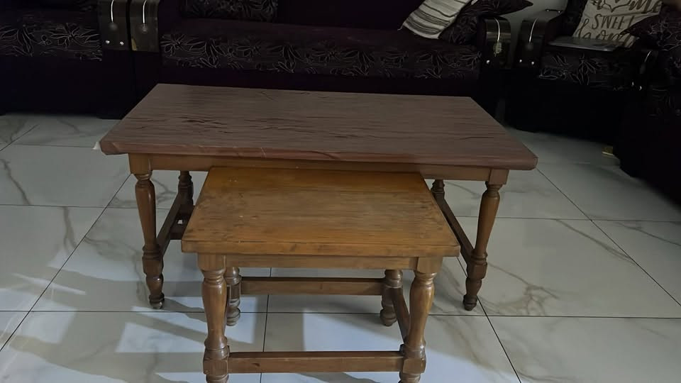 السلام عليكم
( تخم يمني متكون من 4 قنفات و 8كراسي + ميز طعام + طاولات خشب + معرض خشب) للبيع بحالة جيدة العنوان البلديات شارع المصرف كلهن سعرهن 450 الف وبيهن مجال 
متواجد واتساب وخط ***********
