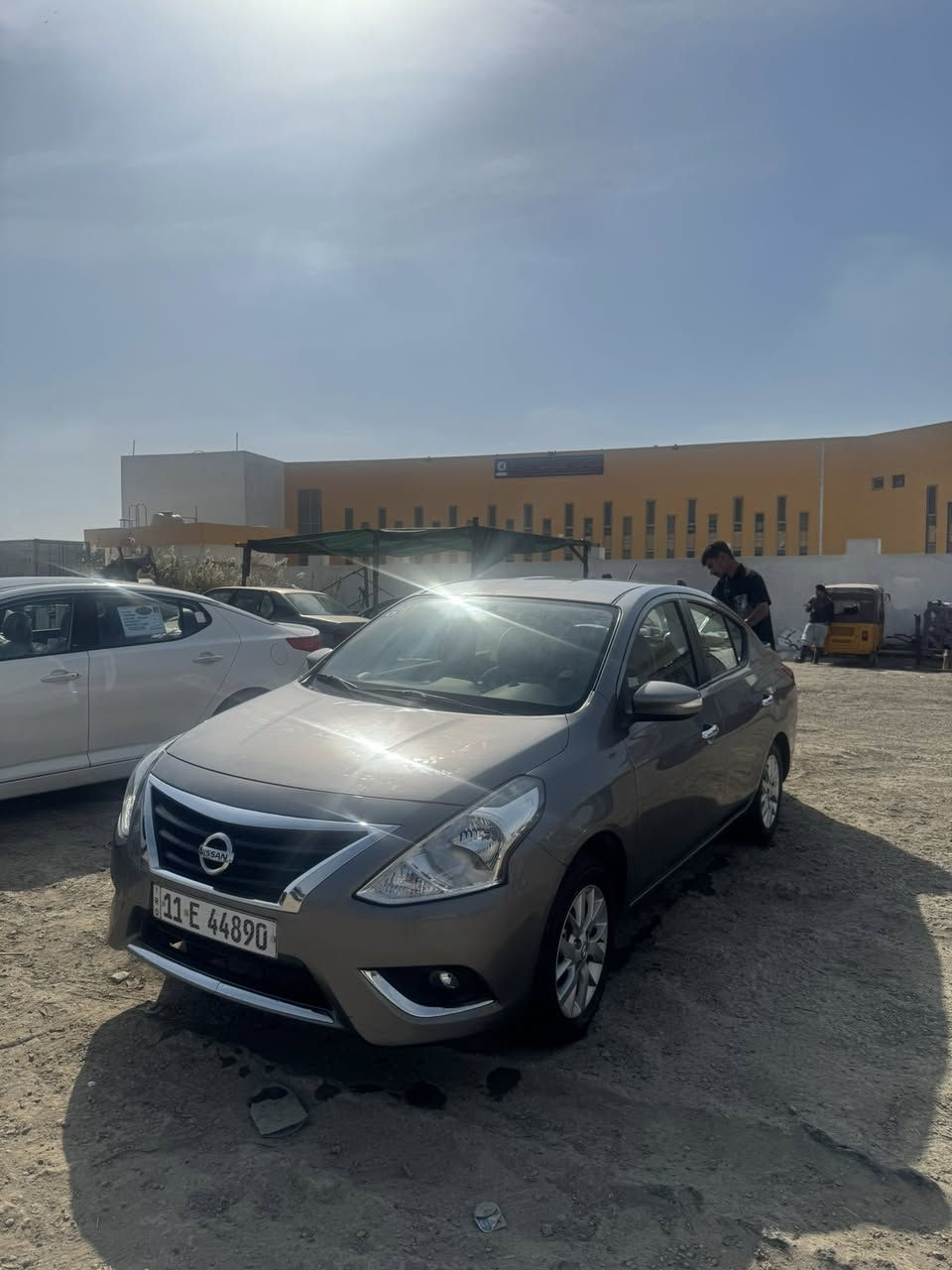 سلام عليكم نيسان صني مصري 2023
ماشيه80 الف 
بيه قطعتين بارد مكفوله من الصبغ 
بغداد حي الحسين 
120وبيه مجال بسيط
***********
