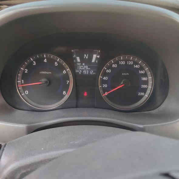 السلام عليكم اكسنت للبيع مكان السياره بغداد الزعفرانيه مواصفات السياره موديل (١٥) وارد خليجي 
١- مري كهربائي
٢- اشاير بالمري
٣- (٥) ويل كروم 
٤- كير اوتماتيك عادي
٥- محرك ١٦٠٠ دوش
٦- داخل لونين بيجي ورصاصي 
٧- انارة ترحيب داخليه من تفتح السياره
٨- شاشه اندرويد
٩- كامره دواره
١٠- باتري جديد+ راديتر جديد 
١١- دبل (٢)سويج شخاطه بلادي
١٢- منضومه لد كامله
١٣- تحكم ستيرن جهتين
١٤- الارضيه والجنطه مغلفه جلد
١٥- رقم بغداد السياره  تريد تحويل تريد وكاله
اخوان اسف على الاطاله بس حبيت اشرح كلشي لان اني ممتواجد عالفيس
السياره حادثه ربع الصندوق الخلفي بس مصلح بارد ومصبوغ غير هذا مابيها شي الحمدالله والسونار موجود بالصور السعر 105 وبيها مجال شويه
للاستفسار الاتصال على الرقم ***********
