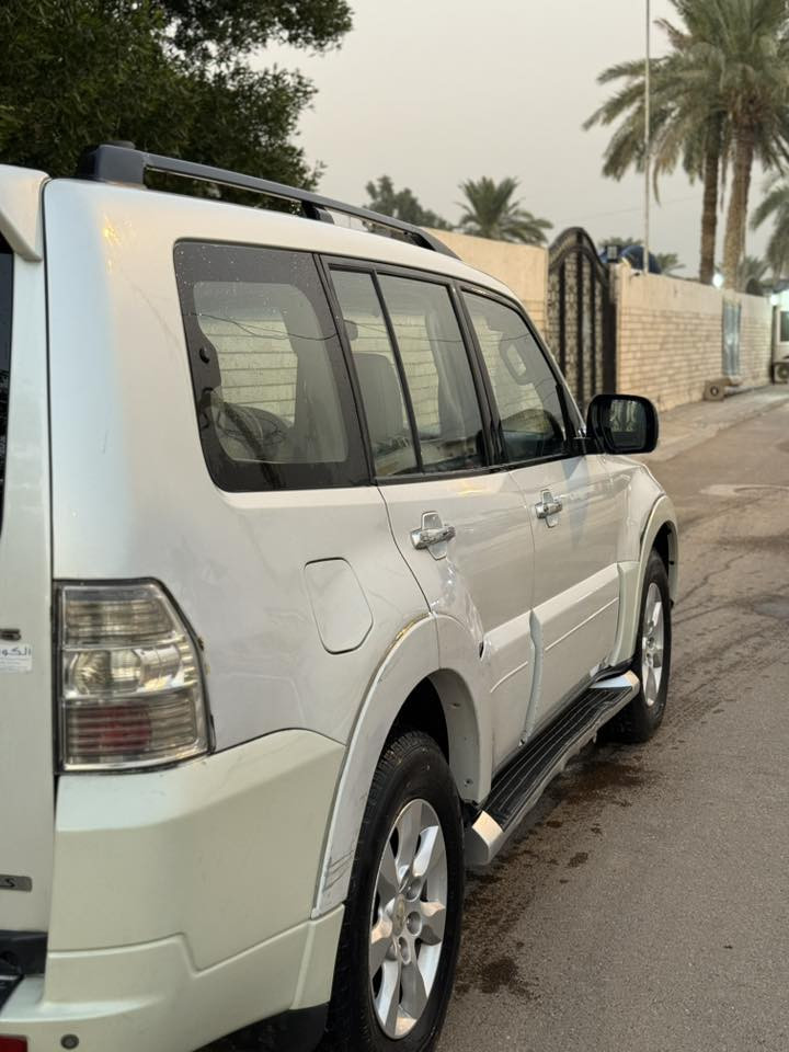 لسلام عليكم باجيرو ٢٠١٠ حبتور
 سنوية جديدة
ماشية ١٨٨كم
السيارة نظيفه غرفتها جديدةلايت زنون اصلي 
 ٣ قطع صبغ وشبر حافه البنيد 
محدث البجم مالتها وشاشه وكامرة
السعر  ١٢٠ $ وبيها مجال بسيط
مكاني بغداد  الاتصال ***********
