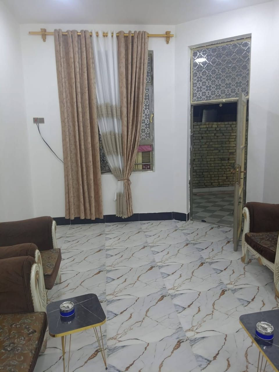 سلام عليكم
بيت للبيع زراعي بحي الكوفه 

مساحه ١٥٠م 

بناء ٢٠٢٦ كله طابوك صب كونكريت 

يتكون من 
ديوانيه مطبخ صاله غرفتين وصحيات ومنور 
 
السعر [٦٥]وقابل للتفاوض

لاستفسار مراسلة الحساب أو الاتصال على الرقم 

***********
