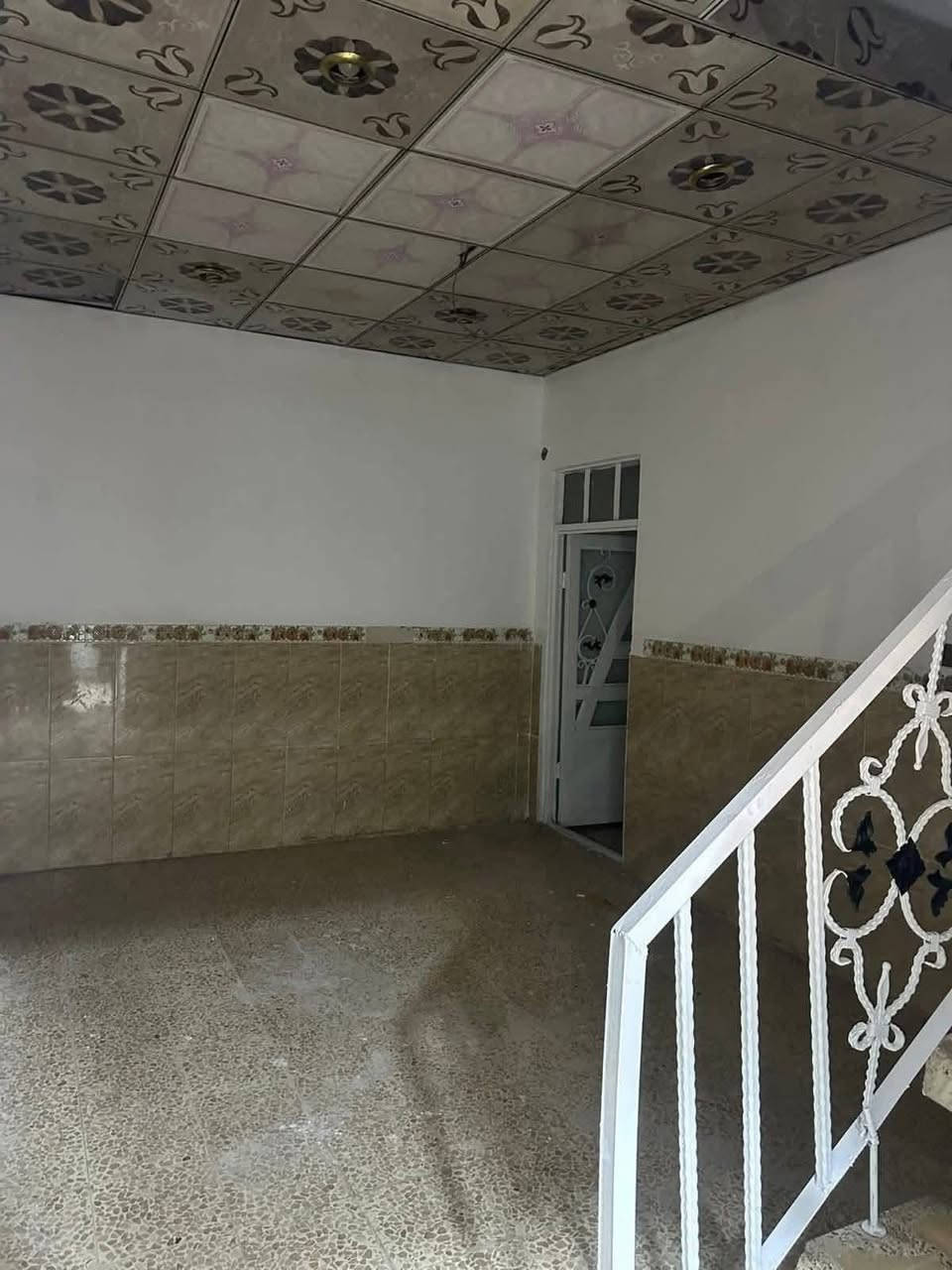 بيت للبيع 50 متر طابو صرف

حي ميسان ، قطاع 76 الشريط .. شارع 10 (( على ساحة ))

يحتوي طابق ونص : بناء صب كونكريت مسلح

الاول / استقبال صالة مطبخ صحيات مكشوفة
الثاني / غرفة

#السعر 75 مع المجال
مكتب القلعة للعقارات : هاتف ***********
