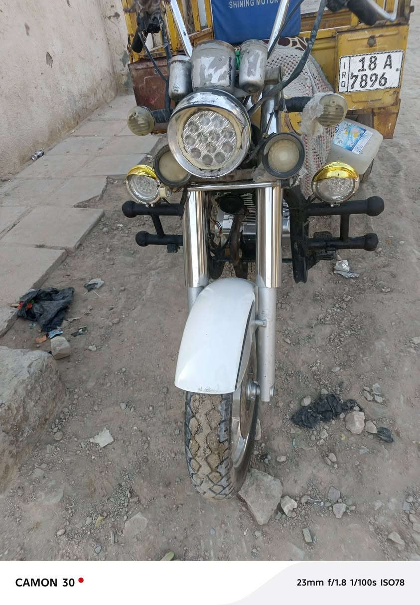 السلام عليكم اخوان ستوته للبيع ام تي ار تعميرا جديده ماكينه جديده كهربائيات كلها شغاله ستوته ارقام انجليزي باسمي مداول ثاني الشراي يجي خاص وهذا رقم التليفون*********** وانا خادم لكم🌹
