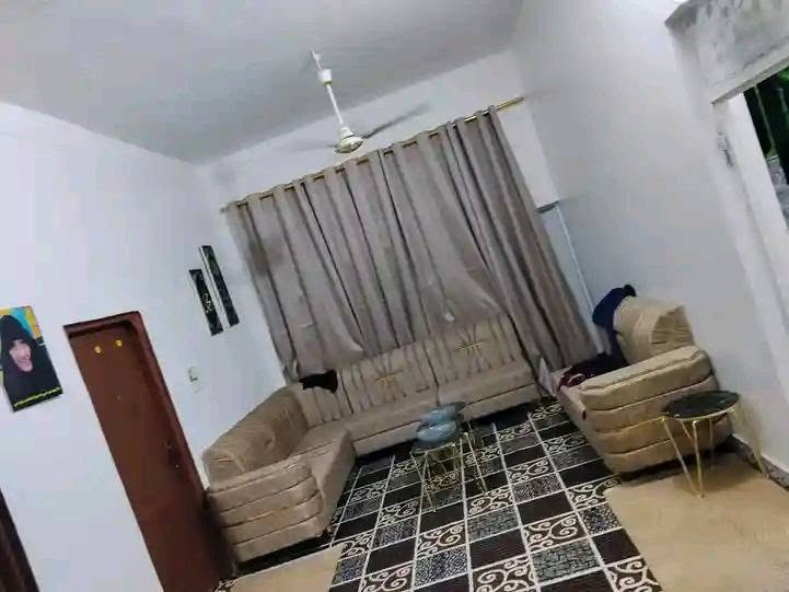 اللهم صل على محمد وال محمد

بيت للبيع
 في حي الاعلام الزراعي  سند 25 مداور اسهم 
التفاصيل
المساحة 314 متر، شارع 10 م خدمات مجاري ومقرنص 
استقبال 13 متر ذو طارمة وباب وصحيات  مستقلة 

3 غرف نوم 4×5 
صالة 8×4 
صالة معيشة اي طعام ودرج
مطبخ يفتح ع الطارمة 4×3.5
حمام داخلي 3 ×2 
صحيات خارجية،
السعر 70 مع  مجال
تفاصيل اكثر مراجعه مكتب الساعي للعقار 
او الاتصال بالارقام التاليه 
***********
***********
***********
عنوان المكتب سايدين حي الشرطه مقابيل اسواق ريتاج 🧿
