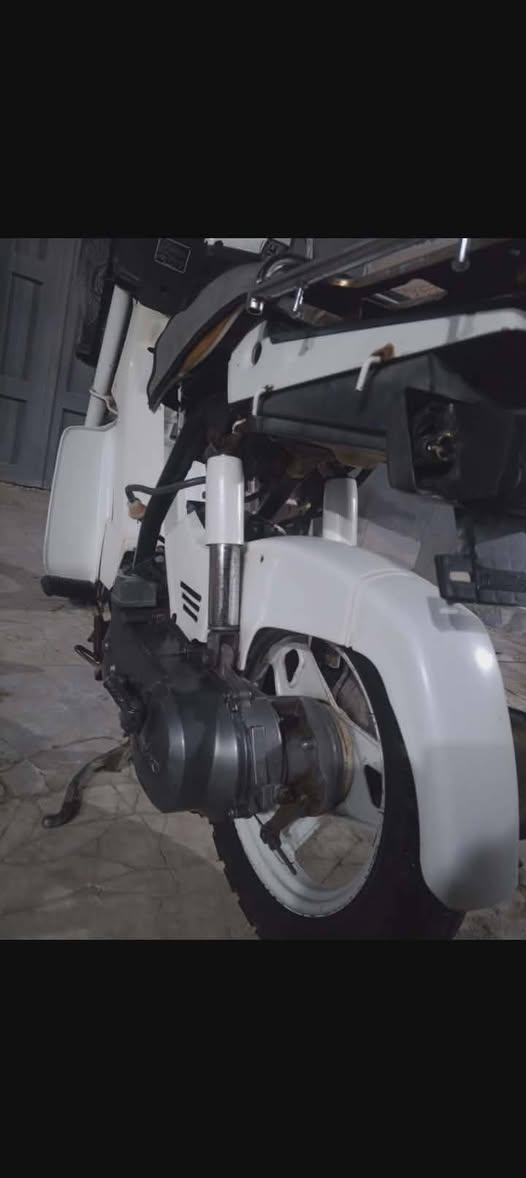 دراجه منت للبيع السعر 250 عوزه بس باتري دراجه شلعه ومشي تخبلل تواير جدد بنزات بريك جدد ناصريه مركز واذا اكو مراوس عادي ***********
