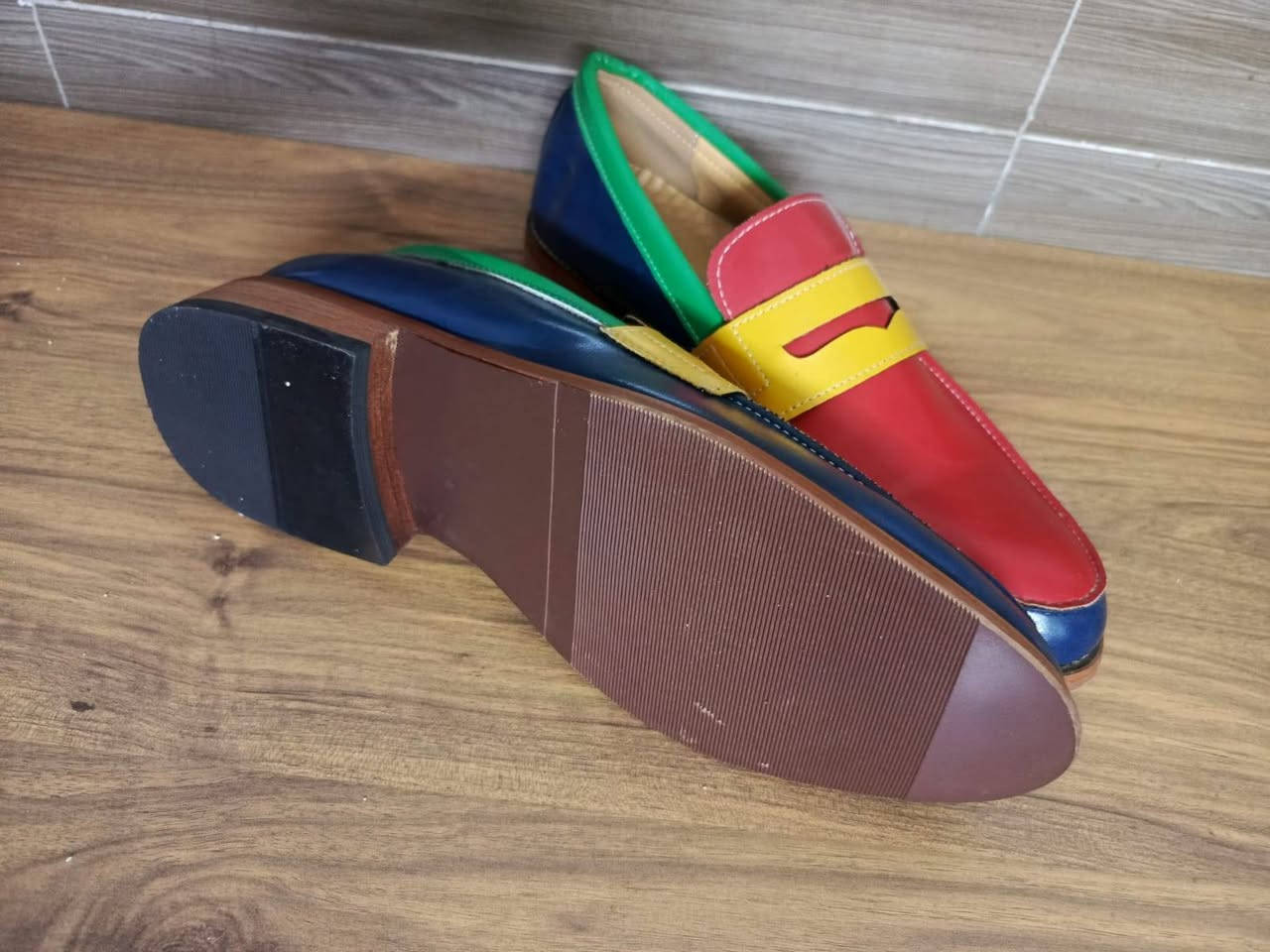 حذاء رجالي 
قطعتين 
القياس ٤٠

السعر ١٠ مع التوصيل


**إذا كنت صاحب هذا الإعلان وتريد حذفه لأي سبب، رجاءا أرسل رسالة إلى الدعم الفني**