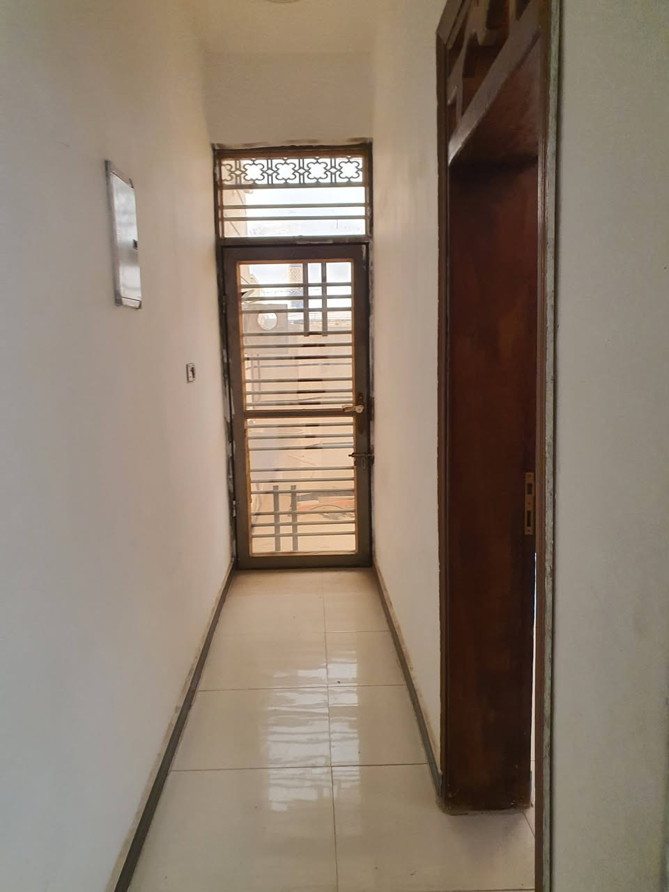 ١٠٠ متر للبيع طابقين مشتملات مفصولات امغربه خلف مطعم ابو عفاف ***********
