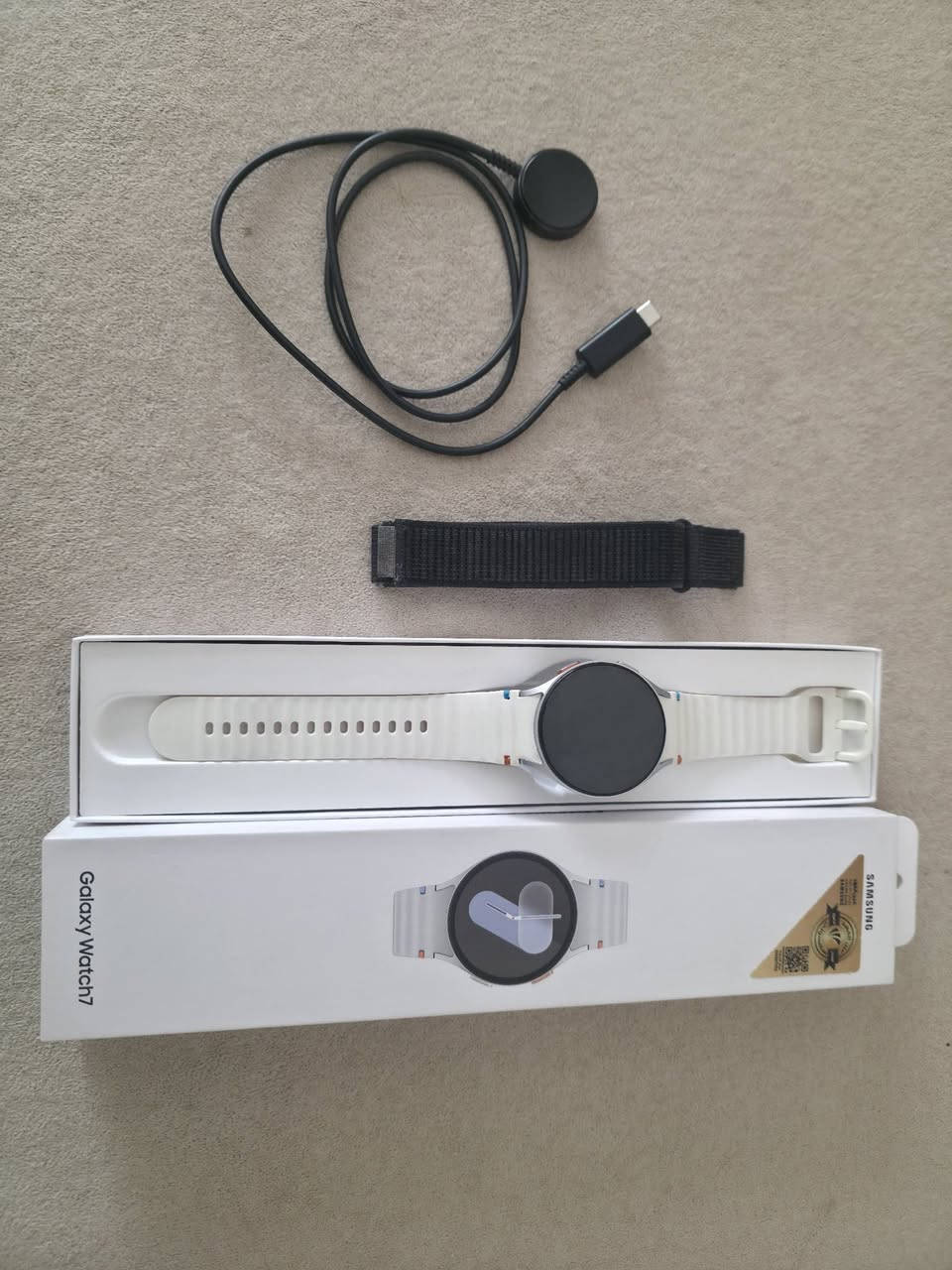 ساعة سامسونك جيل 7 حجم 44 ملم لون فضي وياهة سير اسود  نضافة 100% 100 مابيهة اي شخط اخت الجديدة  باكيتهة موجود شاحنتهة موجود  سعرهة ١٨٥ رقمي ***********
