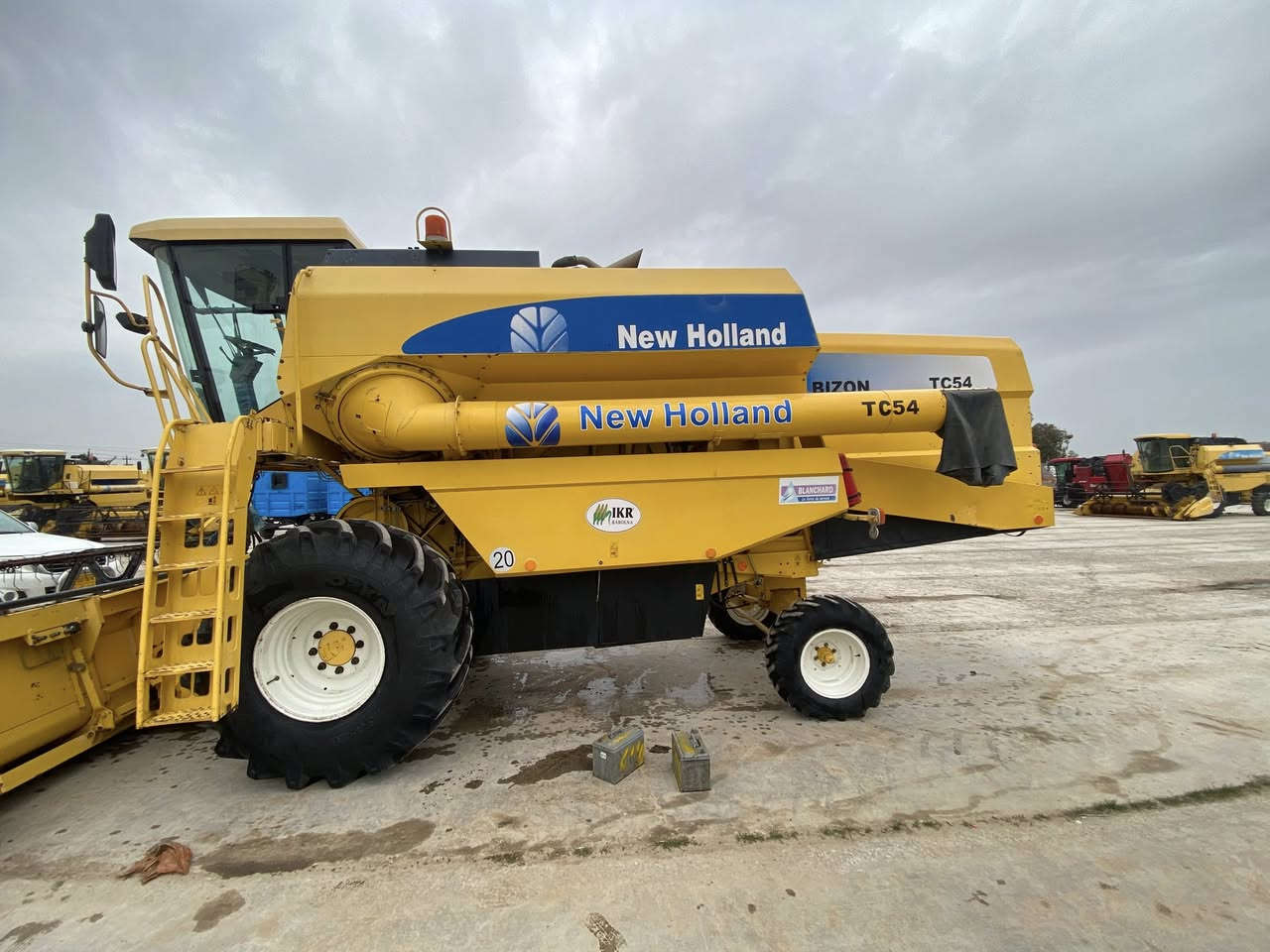 حاصودة للبيع
مواصفات :
*موديل 2005
*هايدرو 54
*رقم أربيل
*أوروبي بلجيكي اصلي
*مكفول كفالة عامة
العنوان : كركوك - قرب مطعم ميديا
رقم الهاتف :
***********
***********
